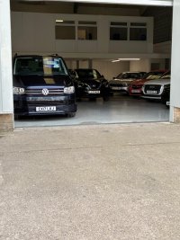 VOLKSWAGEN TRANSPORTER SHUTTLE