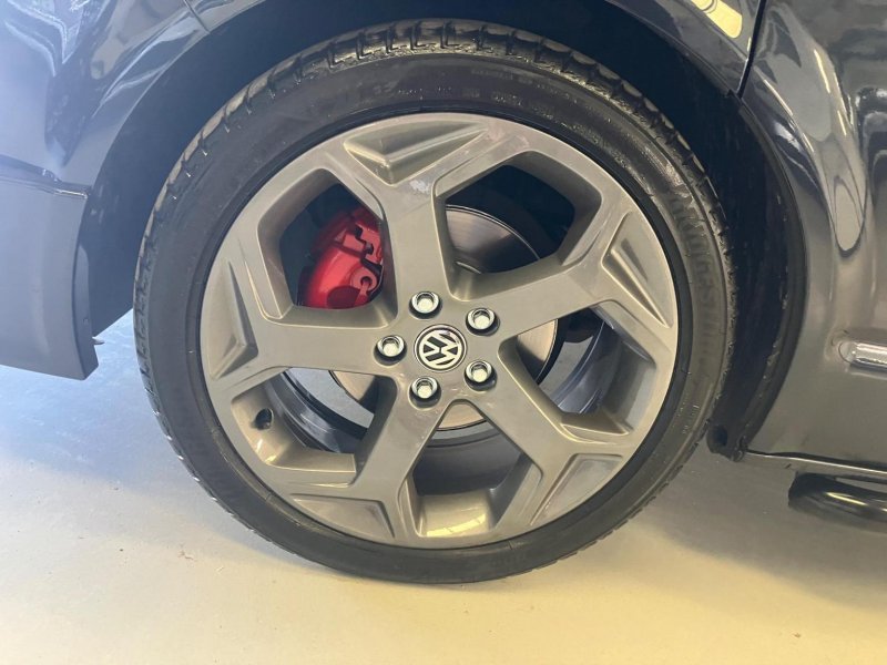 VOLKSWAGEN TRANSPORTER SHUTTLE