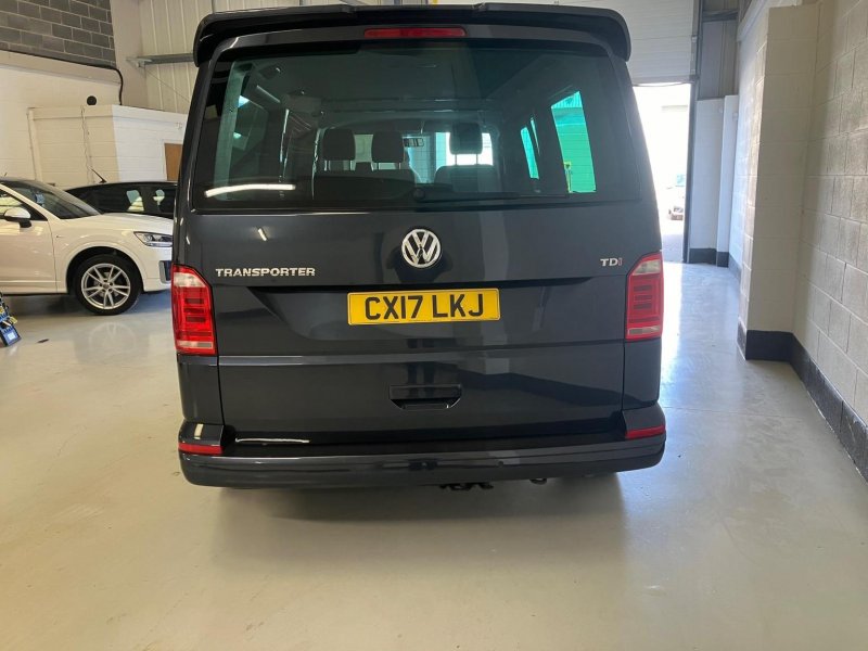VOLKSWAGEN TRANSPORTER SHUTTLE