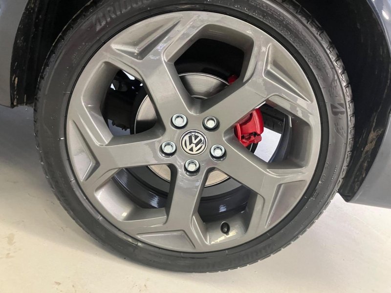 VOLKSWAGEN TRANSPORTER SHUTTLE