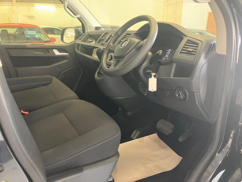 VOLKSWAGEN TRANSPORTER SHUTTLE