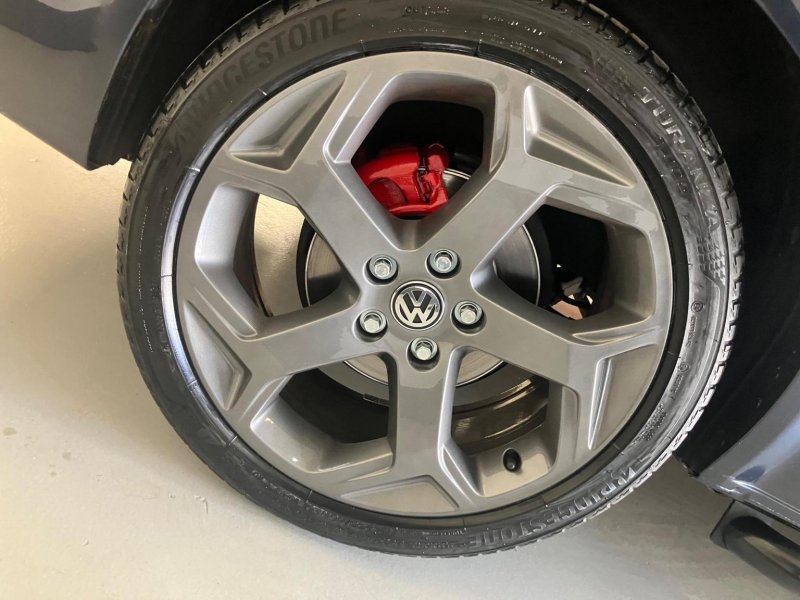 VOLKSWAGEN TRANSPORTER SHUTTLE