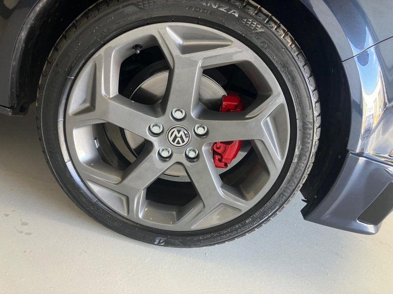 VOLKSWAGEN TRANSPORTER SHUTTLE