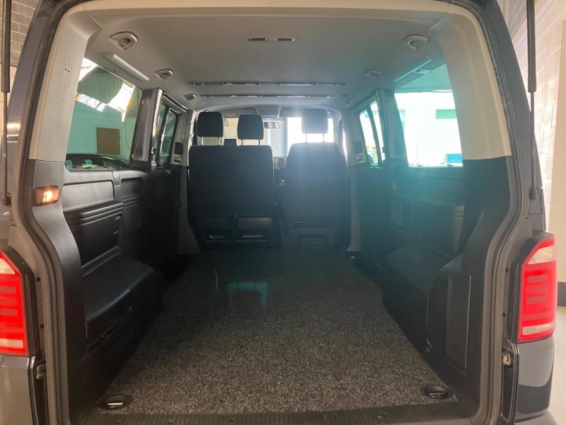VOLKSWAGEN TRANSPORTER SHUTTLE